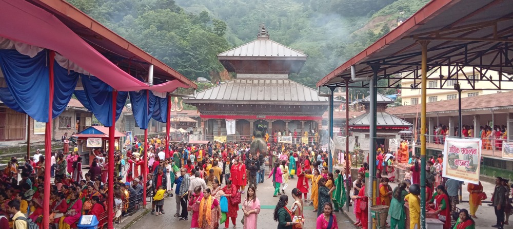 भक्तपुरकाे डोलेश्वर मन्दिरमा आज चारै ढोका खुला