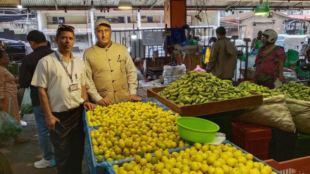 कागतीको बजार खोज्दै तनहुँका कृषि ज्ञान केन्द्र