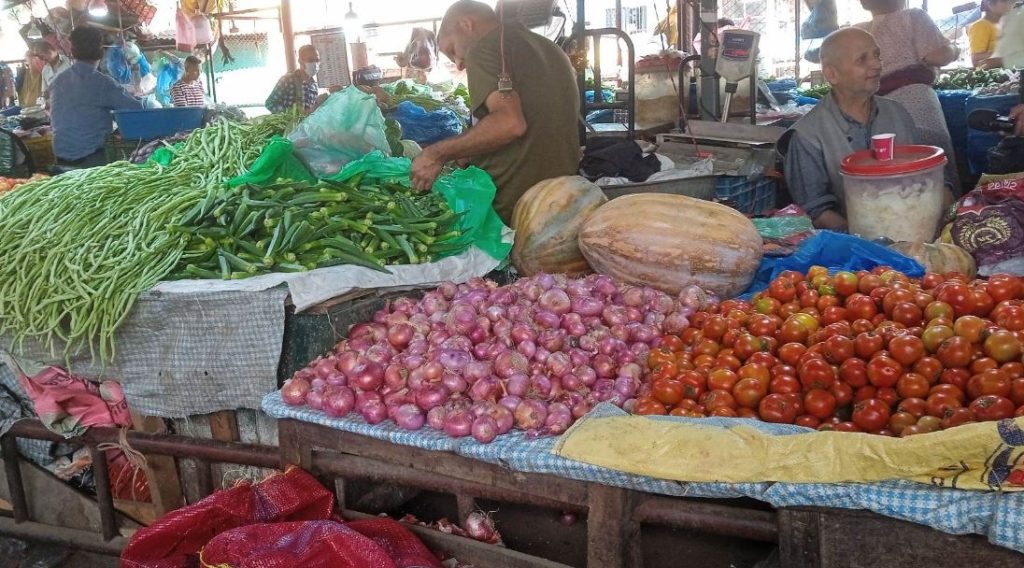 कालीमाटी बजारमा दुई दिनदेखि प्याजकाे गाेदाम खाली, कालोबजारी गर्ने १७ जना कारबाहीमा