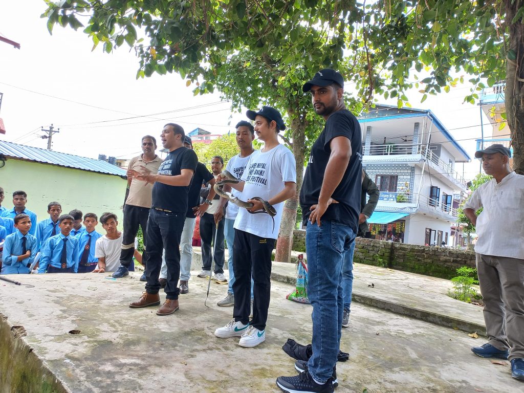 नेपालमा सर्प महोत्सव : ‘सर्पले टोक्दैमा आत्तिनुहुँदैन’