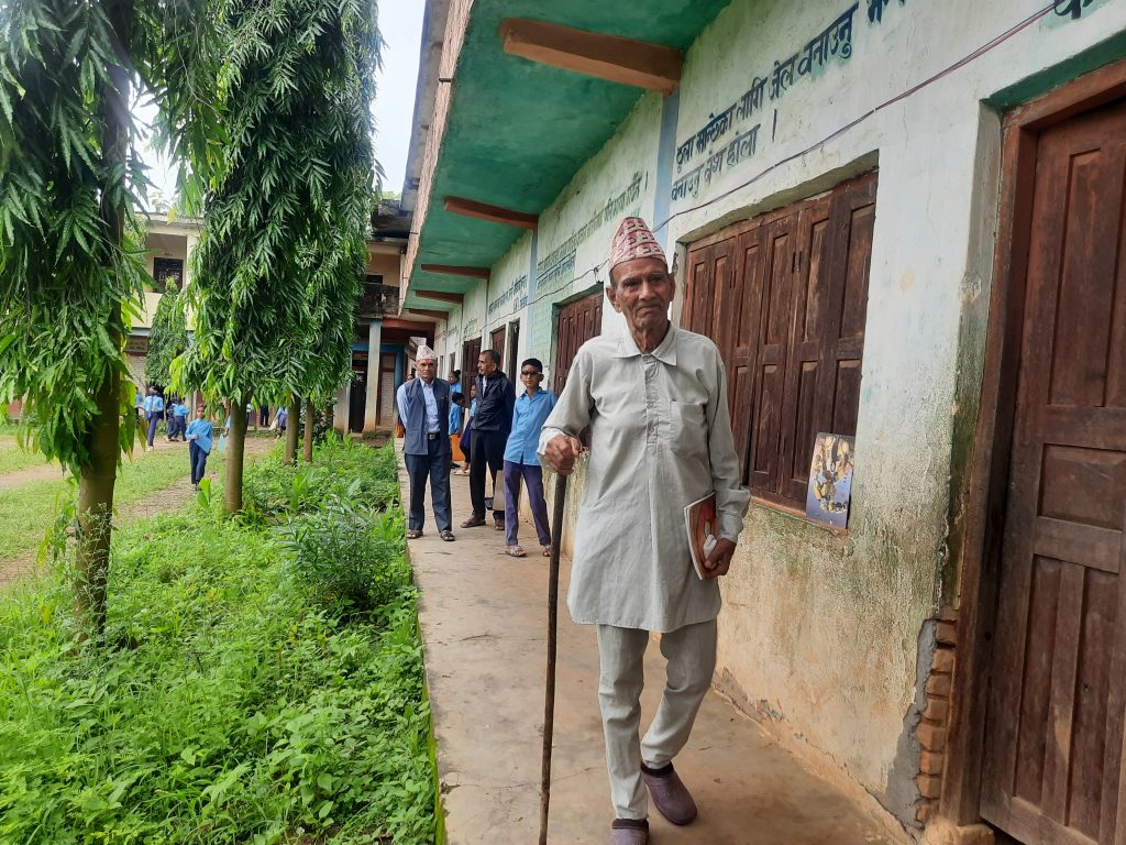 विद्यालय जान उमेरले नछेकेका नब्बे वर्षीय प्रेमबहादुर डाँगी