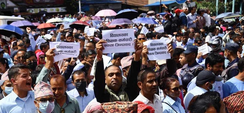 विद्यालय शिक्षा विधेयकको विरोधमा शिक्षकहरू आन्दोलित (तस्बिरहरू)