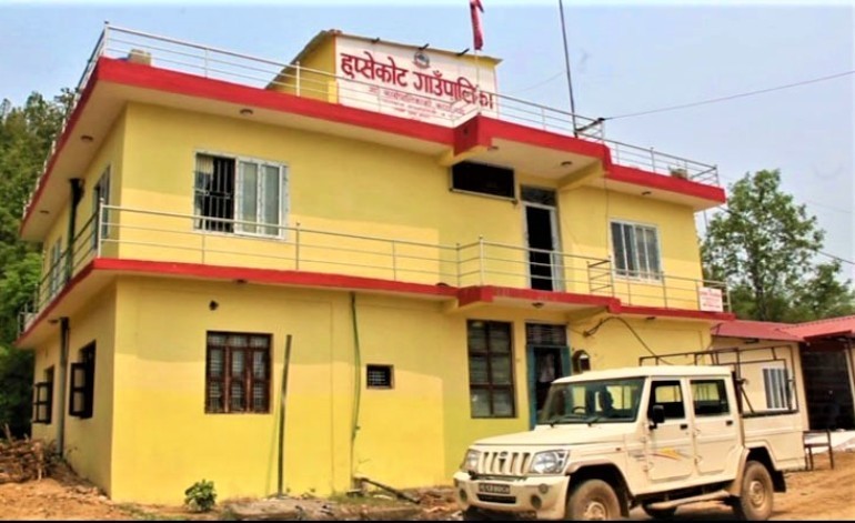 नदीजन्य पदार्थ चोरी गर्ने समूहको आक्रमणबाट हुप्सेकोट गाउँपालिकाका नगर प्रहरी गम्भीर घाइते