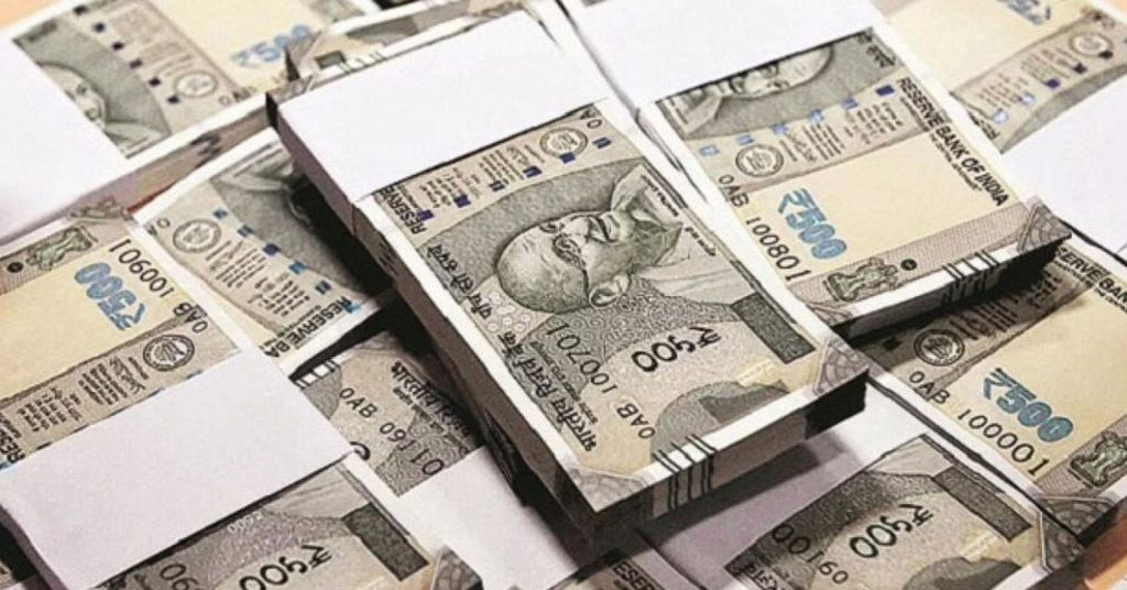 श्रोत नखुलेकाे १० लाख भारतीय रुपैयाँसहित तीन जना पक्राउ