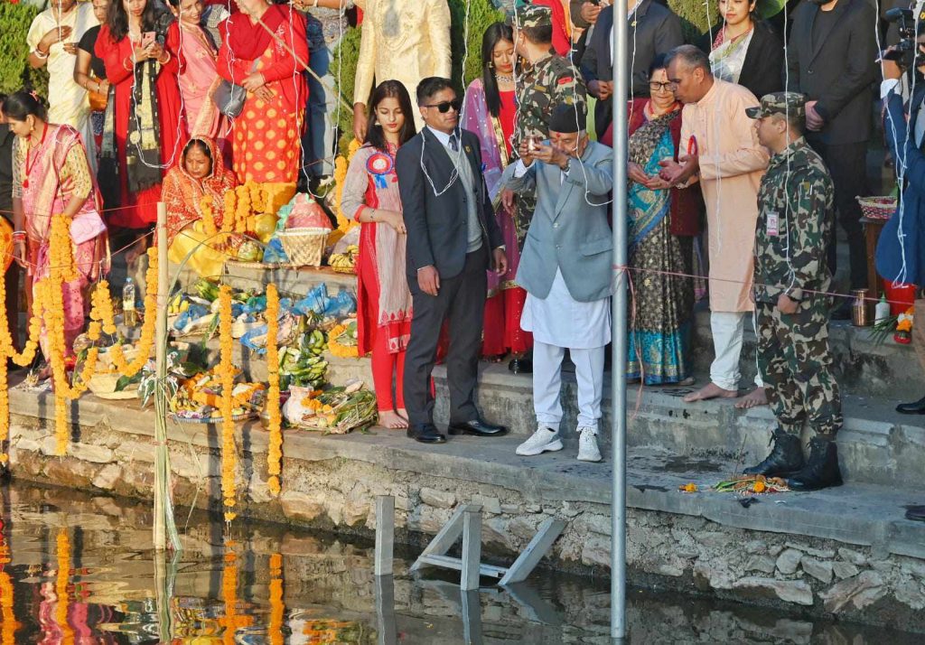 काठमाडाैंकाे कमलपाेखरीमा यसरी मनाइयाे छठ