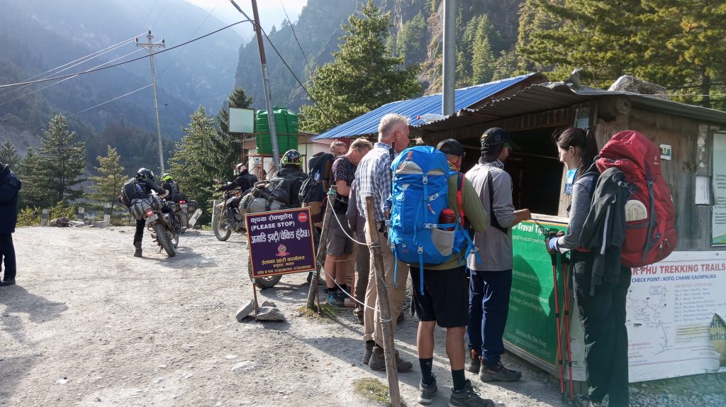 मनाङमा छ महिनामा नौ हजारभन्दा बढी पर्यटक