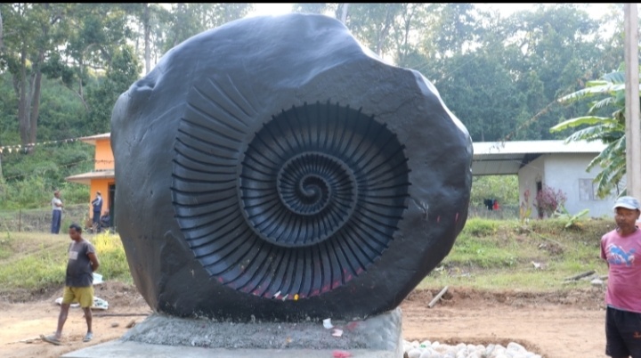 चितवनको माडीमा १५ टनकाे चक्रशिला स्थापना