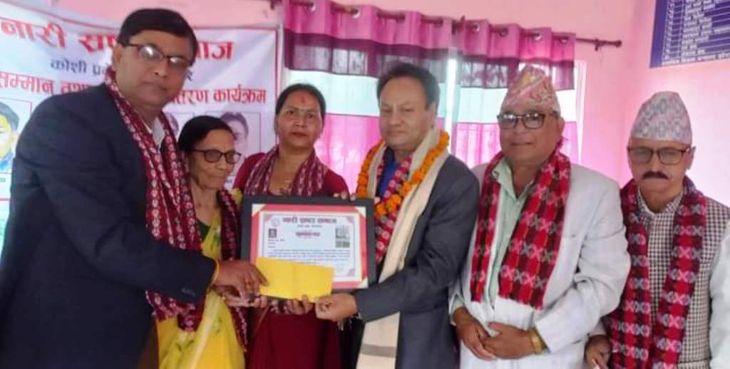 बिक्रम भक्त जोशी बर्ष पुस्तक सम्मानवाट सम्मानित