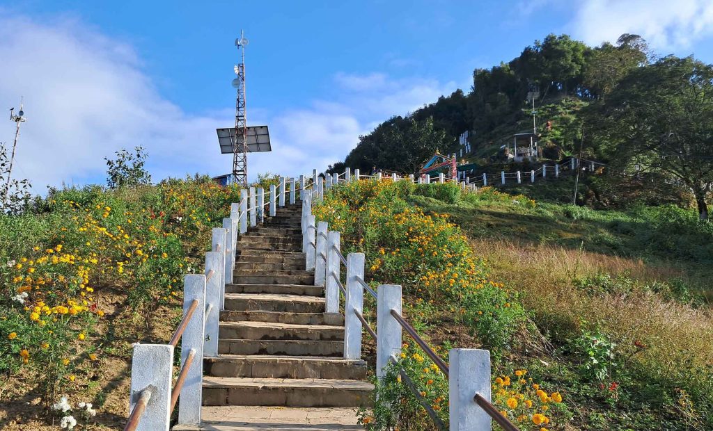 खोटाङकाे ऐतिहासिक मझुवागढीलाई ‘फूलैफूलको पहाड’ बनाउने अभियान