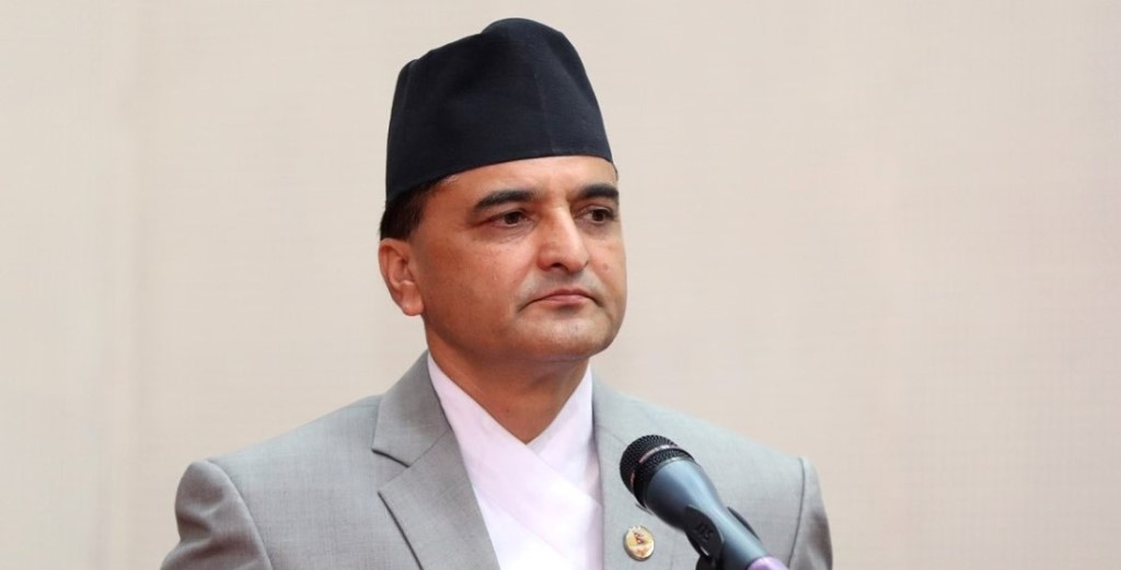 एमाले नेता भट्टराई सवार गाडीमा ढुङ्गा प्रहार
