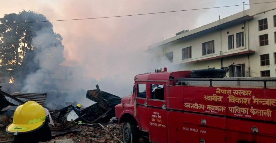 धनगढीमा भीषण आगलागी, अस्पतालसहित ८ पसलमा क्षति