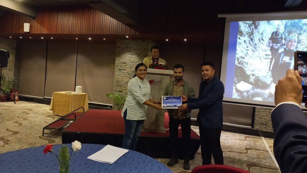 सगरमाथा क्षेत्रको कालापत्थरबाट ‘स्काई डाइभ’ गरेर विश्व कीर्तिमान