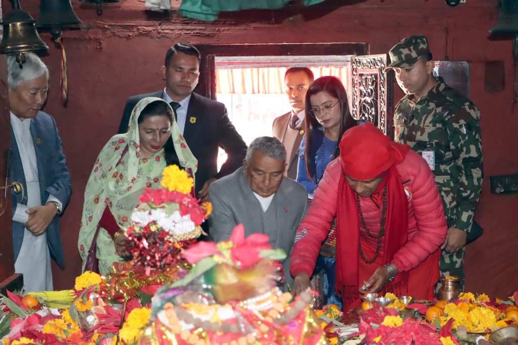 राष्ट्रपति पौडेलद्वारा बागलुङ कालिकामा पूजाआराधना