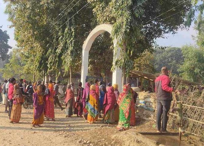 धनुषाको हंसपुरमा स्थानीय र प्रहरीबीच झडप, एक जनाकाे मृत्यु तीनजना घाइते