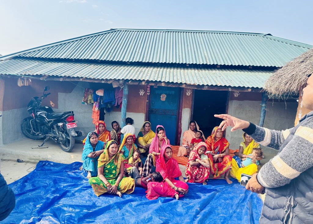 सामूहिक बचतले आत्मनिर्भर बन्दै आहालेका मुसहर महिला