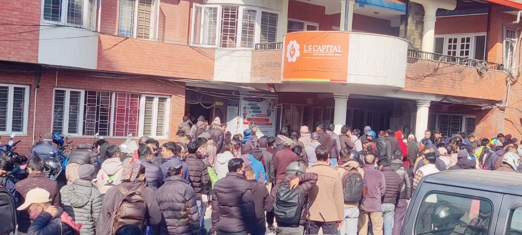 अपर तामाकोशी हाइड्रोपावरको हकप्रदमा आवेदन दिनेको भिड, लगानीकर्ता घण्टौ लाइनमा