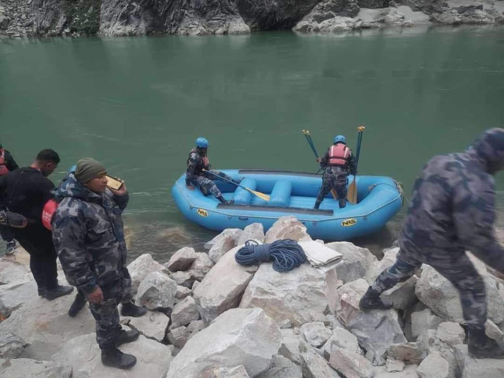 त्रिशूलीमा खसेको जीप भेटियो, जीपमा कति यात्रु सवार थिए भन्ने यकिन हुन सकेन