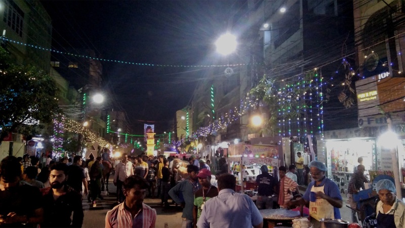 वीरगञ्जमा रात्रि बजार सञ्चालन गर्दै महानगर