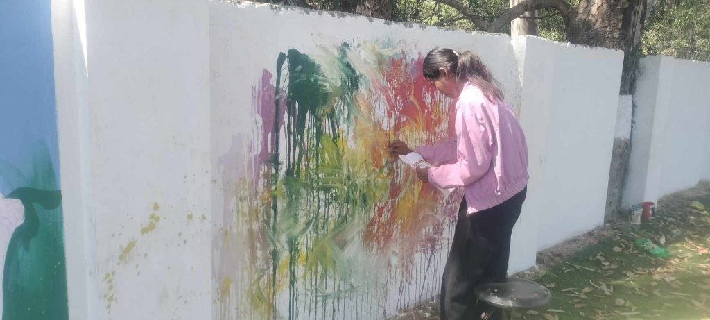 चित्रकलामा भविष्य खोजिरहेकी निर्मला, जीविकोपार्जनको माध्यम बनाउँदै