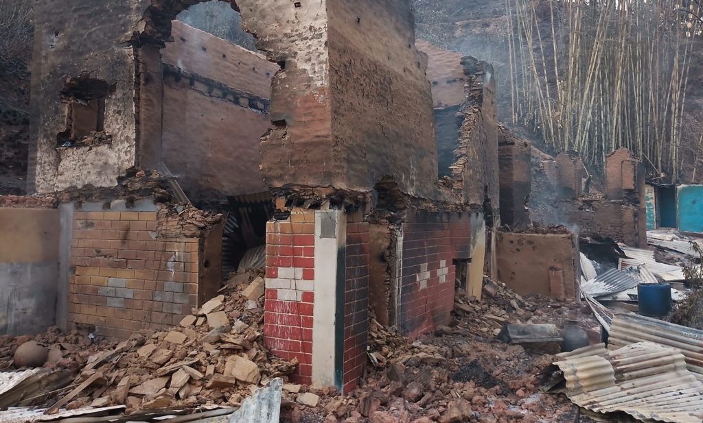 डढेलोले खोटाङ बराहपोखरीमा तेह्र घर खरानी