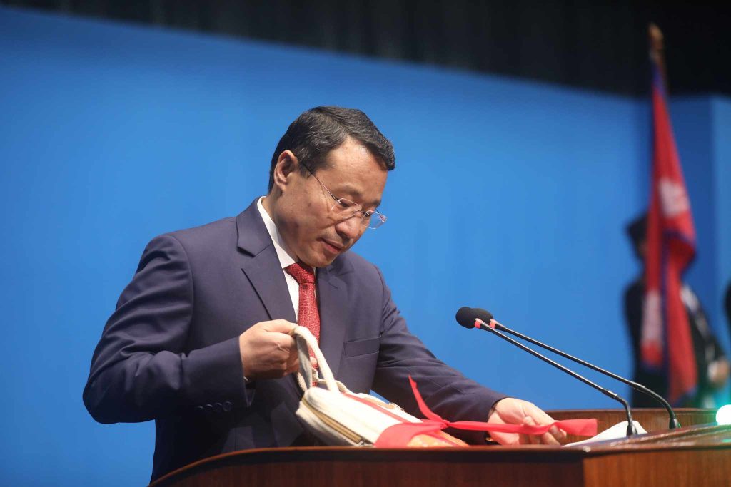 १८ खर्ब ६० अर्ब बजेट प्रस्तुत गर्दै अर्थमन्त्री (१० तस्बिर)