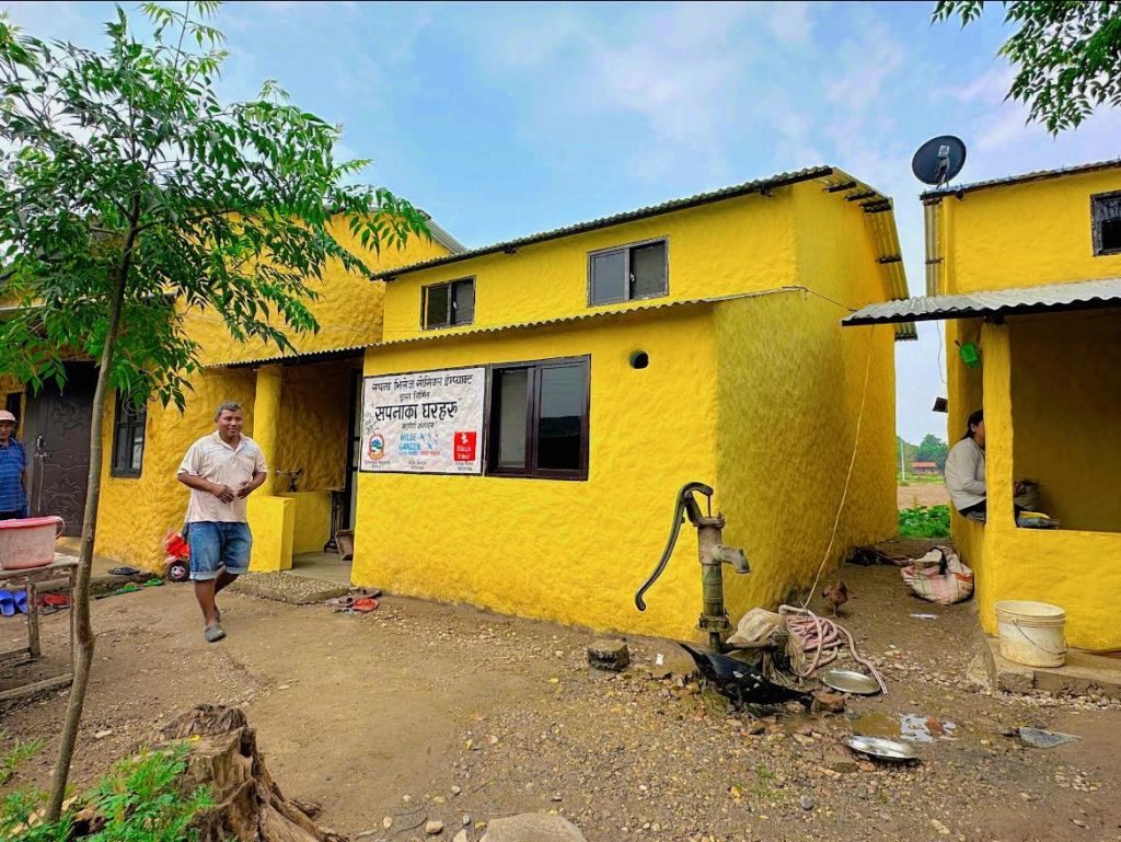 सपना भिलेज सोसल इम्प्याक्टद्वारा चितवनका ५२ विपन्न परिवारलाई सुरक्षित घर