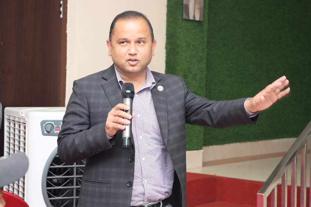 प्रेस काउन्सिलको नयाँ शैलीः आचारसंहिताको घेरामा बस्ने कसम खुवाउँदै कार्यक्रमको सुरुवात