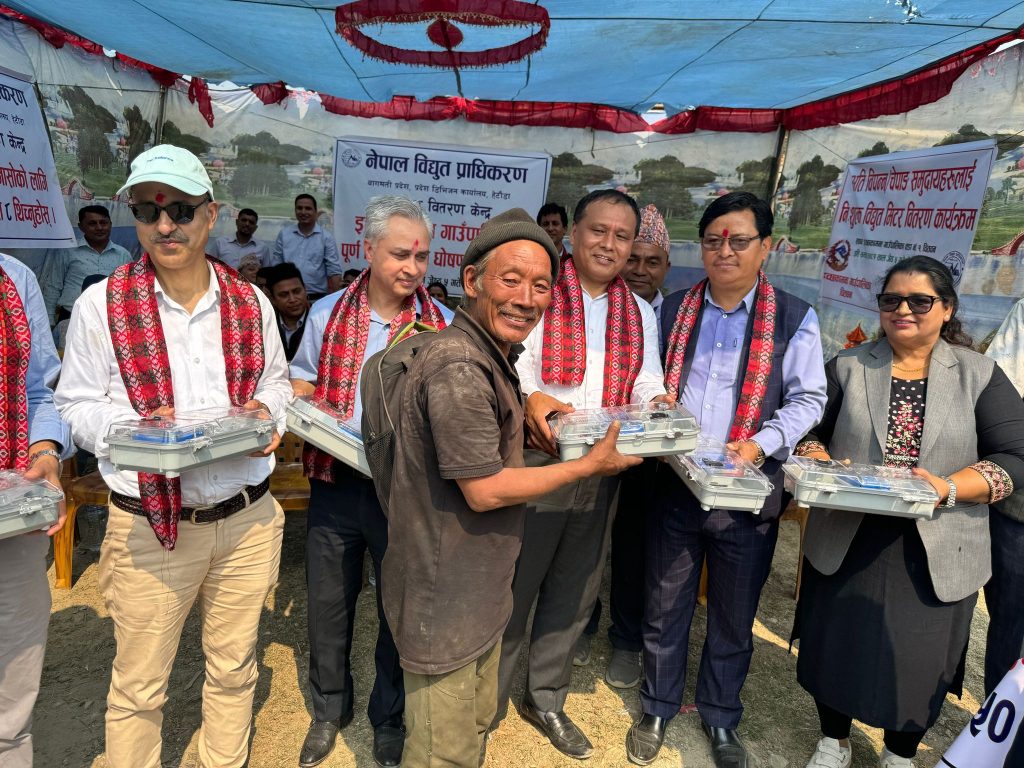 चेपाङ बस्तीमा प्राधिकरणले जाेड्याे निःशुल्क मिटर