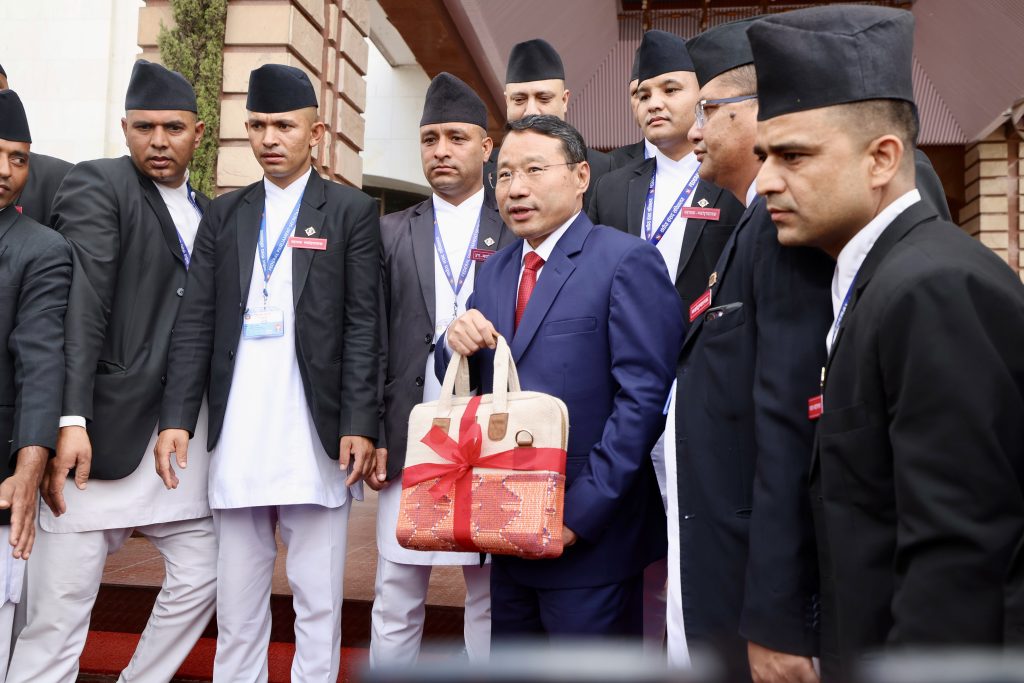 अर्थमन्त्री पुनद्वारा आव २०८१/८२ को बजेट प्रस्तुत