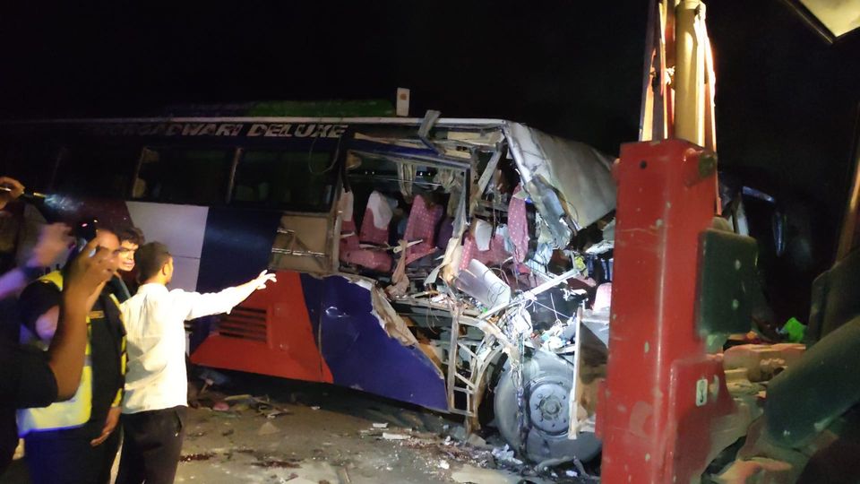 नारायणगढ–मुग्लिन सडक खण्डमा चार सवारी साधन एकापसमा ठोक्किए : एक जनाको मृत्यु, २२ घाइते