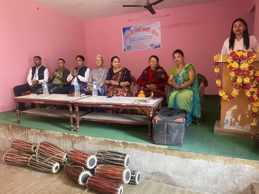 संस्कृति संरक्षाणका निम्ति मादल बजाउने तालिम