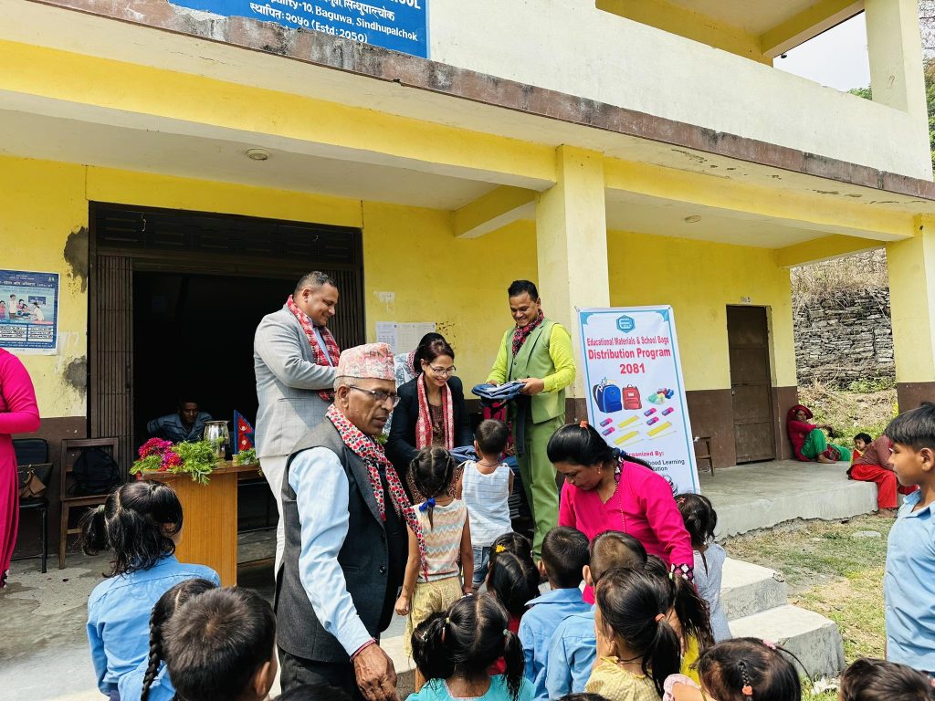 हिरादेवी आधारभूत विधालयमा इसिएलएफ नेपालद्वारा शैक्षिक सामग्री हस्तान्तरण