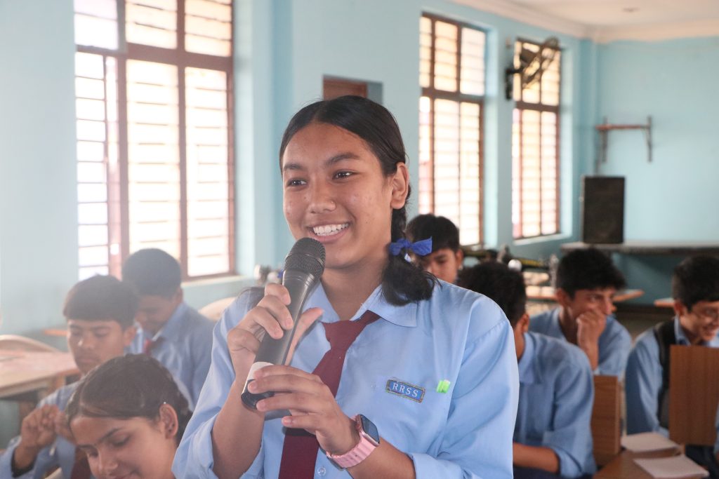 विद्यार्थीलाई ‘खेल्ने सामग्री कसले दिन्छ ?’ वडाध्यक्ष ज्यु?