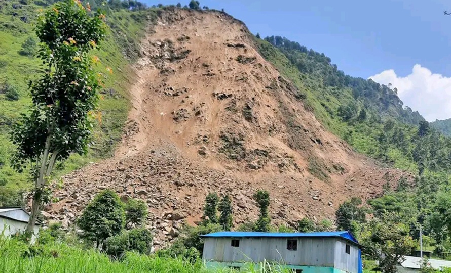 गोरखामा पहिरोले ५ जना बेपत्ता, सेना र प्रहरी उद्धारमा खटिंदै