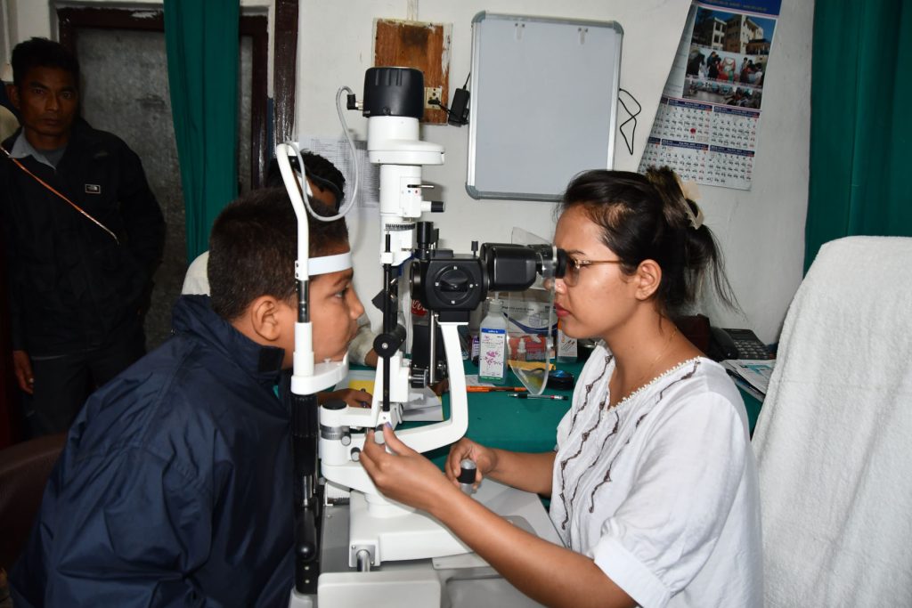नेपाल नेत्रज्योति सङ्घद्वारा भरतपुरमा तीन लाख ४० हजारको आँखाको उपचार