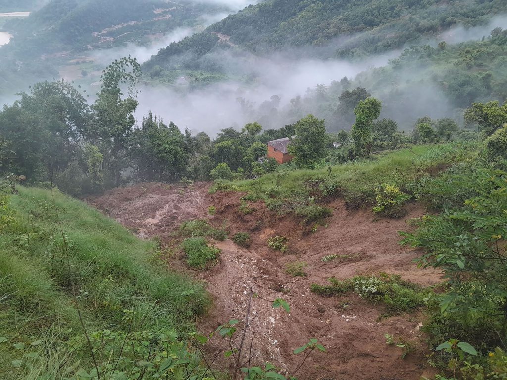 रुकुम पूर्वमा पहिरोमा परी एक जनाको मृत्यु, घाइते तीन जनाकाे अवस्था गम्भीर