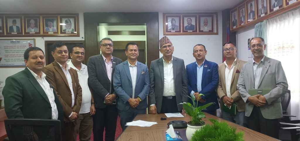 ऊर्जा उत्पादकको मनोबल बढाउने गरी काम गर्नुपर्छः अर्थमन्त्री पौडेल