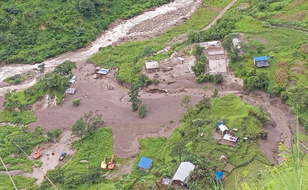 गोरखा पहिरो अपडेट : घाइतेलाई उपचारका लागि काठमाडौँ ल्याइयाे
