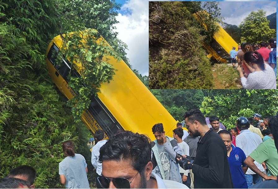 पोखरामा स्कुल बस दुर्घटना हुँदा आमा छोराको मृत्यु, घाइतेहरूकाे मणिपाल उपचार हुँदै