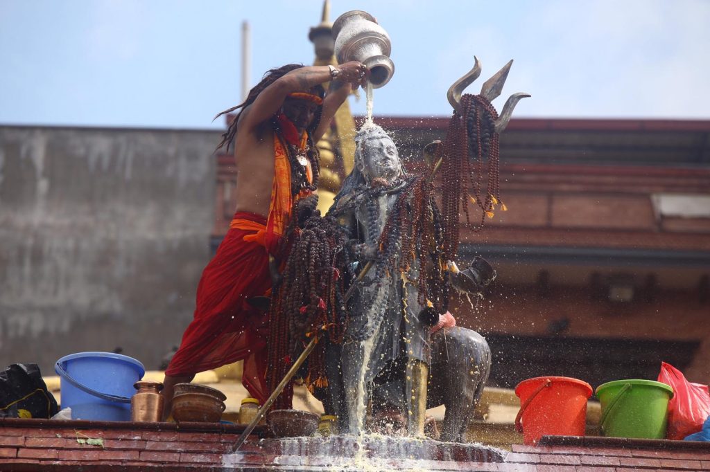 मख्खन महादेवकाे अठाराैं स्थापना दिवसमा रूद्राभिषेक (तस्बिरहरू)