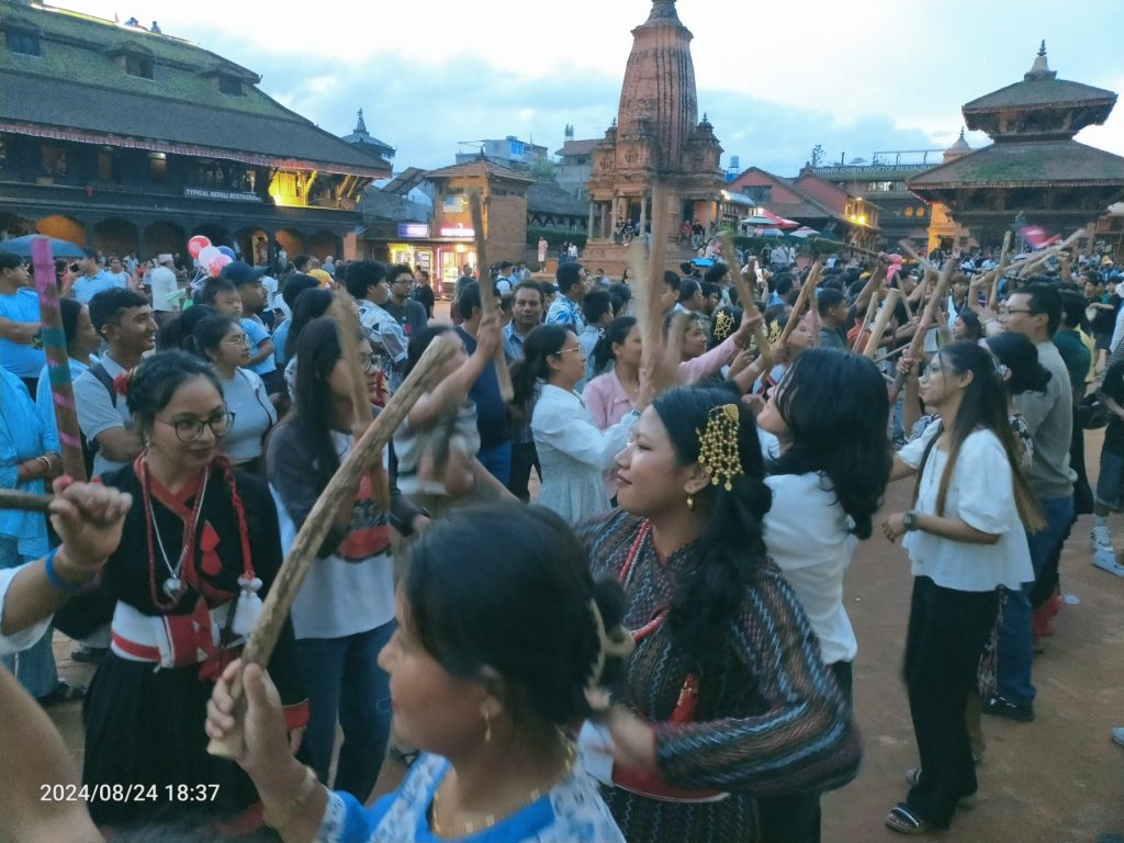 घिन्ताङघिसी ट्वाक गर्दै पाँचाै दिन पनि मनाए भक्तपुरवासीले गाईजात्रा (तस्बिरहरू)