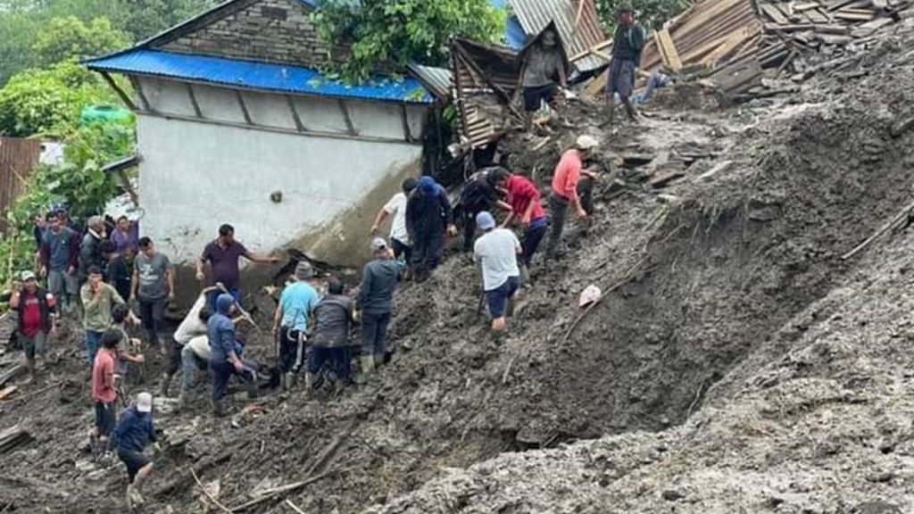 बाढीपहिरोमा ज्यान गुमाउनेकाे संख्या २०८ पुग्याे, ५३ जना बेपत्ता
