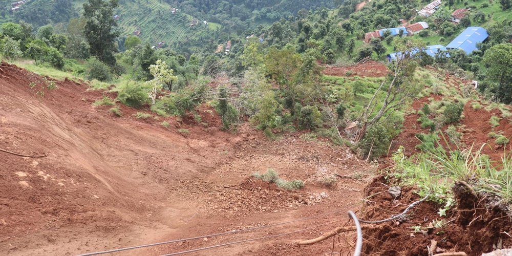 बागलुङमा पहिरोमा पुरिएर ८ जनाको मृत्यु, २ जना बेपत्ता, चार जनाकाे उद्वार