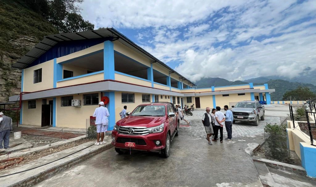 बागलुङकाे काठेखोलामा बन्यो पाँच शय्याको अस्पताल भवन
