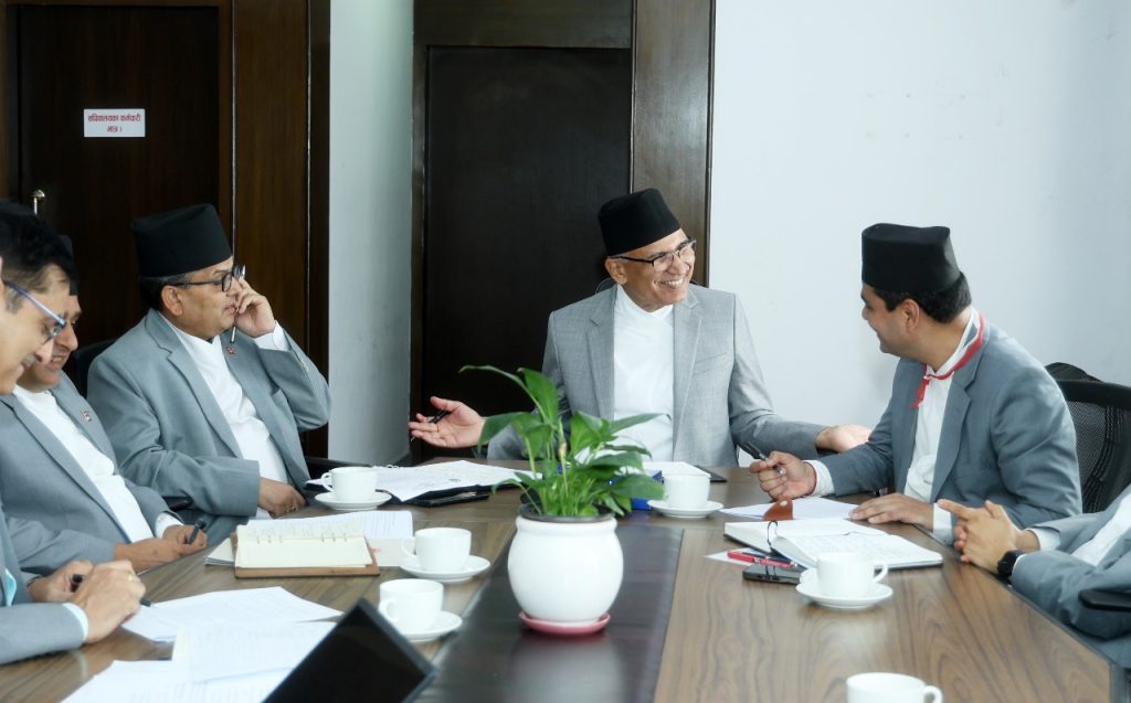 भक्तपुरमा वीर अस्पताल निर्माण प्रक्रिया अघि बढाउन अर्थ र स्वास्थ्य मन्त्रालयसंग छलफल