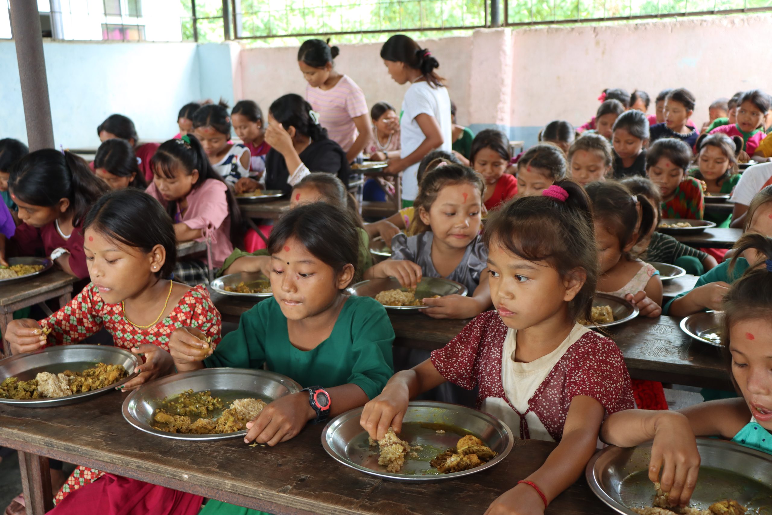 चेपाङ बालबालिकाले लट्टे खाएर मनाए तीज पर्व