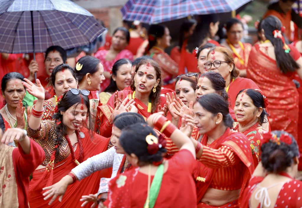 हरितालिका तीजमा पशुपतिनाथलगायत देशभरका शिवालयमा भीड(तस्वीरहरु)