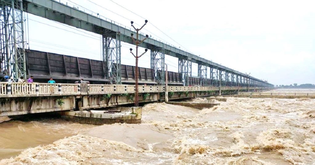 दाउरा सङ्कलन गर्ने क्रममा महाकाली नदीले बगाएर दुई किशोर