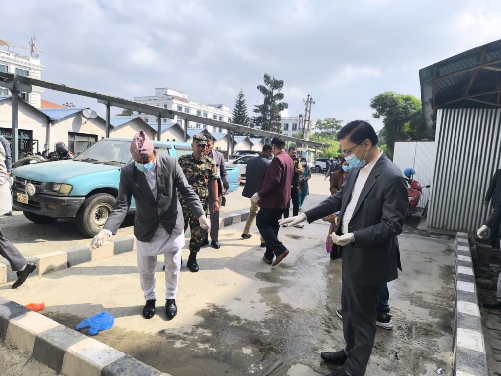 डेङ्गी सङ्क्रमण फैलन नदिन सिँचाइमन्त्री खड्का सरसफाइ अभियानमा सहभागी