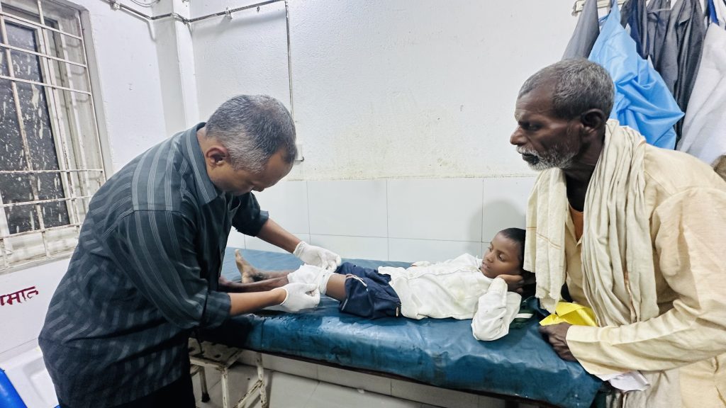 सर्लाहीमा स्यालको आक्रमणबाट १३ जना घाइते, दुईकाे थप उपचाररका लागि काठमाडौँ पठाइयाे